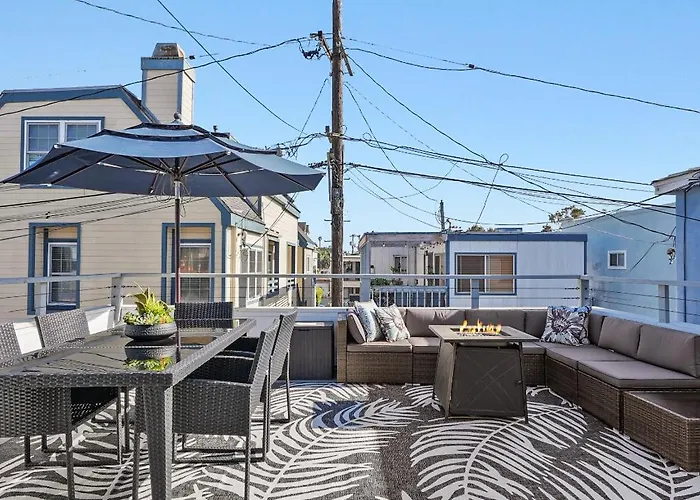 Mission Beach Escape Near Ocean And Bay With Private Balcony Bbq And Garage Parking