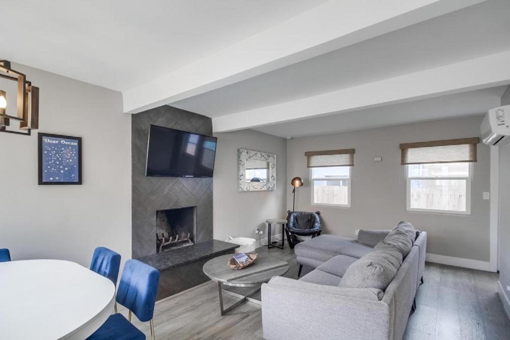 Mission Escape Near Ocean And Bay With Private Balcony Bbq And Garage Parking Holiday home San Diego