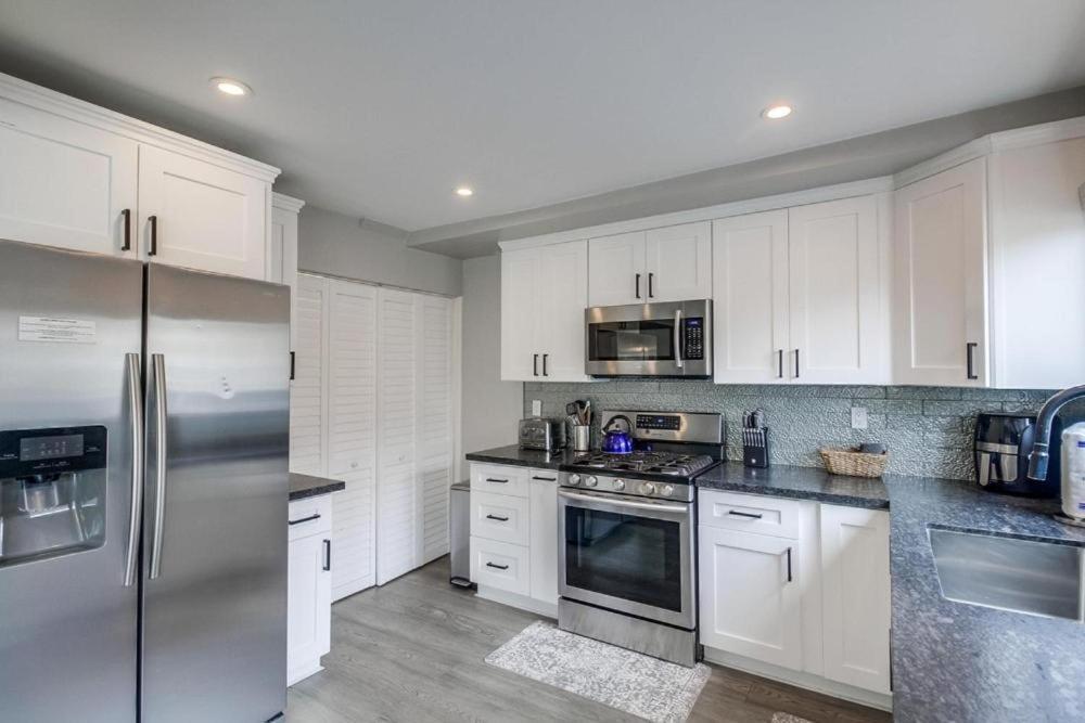 Mission Escape Near Ocean And Bay With Private Balcony Bbq And Garage Parking *