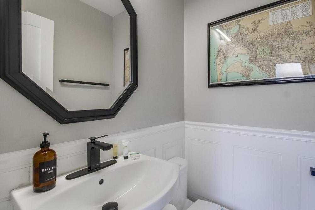 Mission Escape Near Ocean And Bay With Private Balcony Bbq And Garage Parking Holiday home