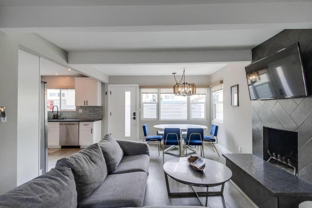 Mission Escape Near Ocean And Bay With Private Balcony Bbq And Garage Parking Holiday home San Diego