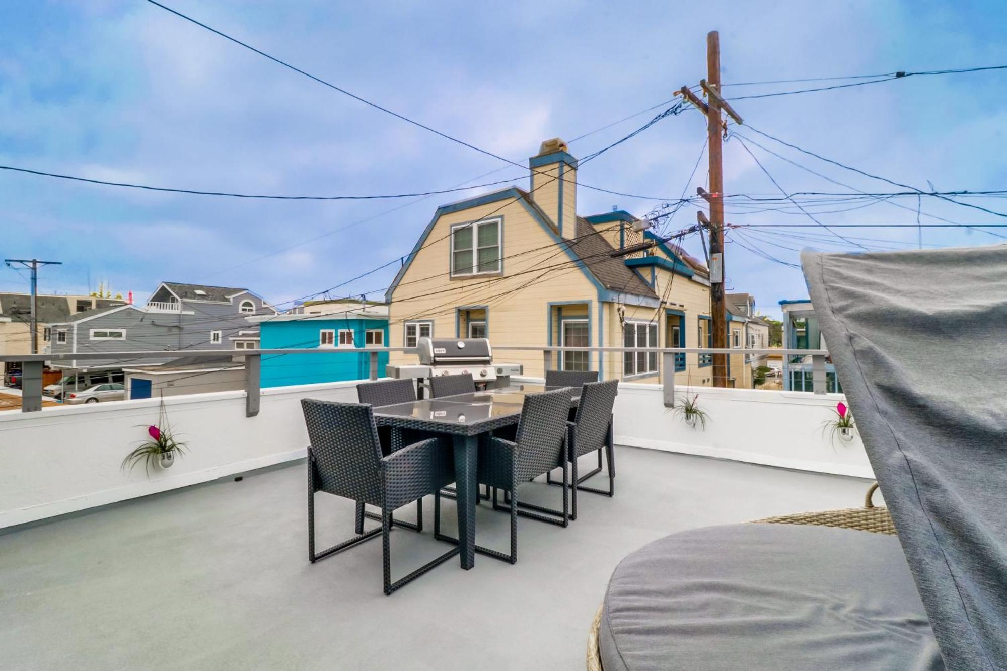 Mission Escape Near Ocean And Bay With Private Balcony Bbq And Garage Parking Holiday home