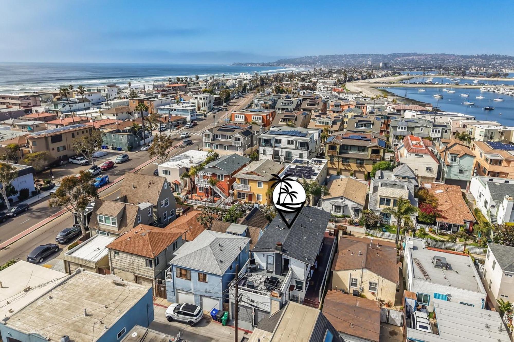 Mission Escape Near Ocean And Bay With Private Balcony Bbq And Garage Parking *