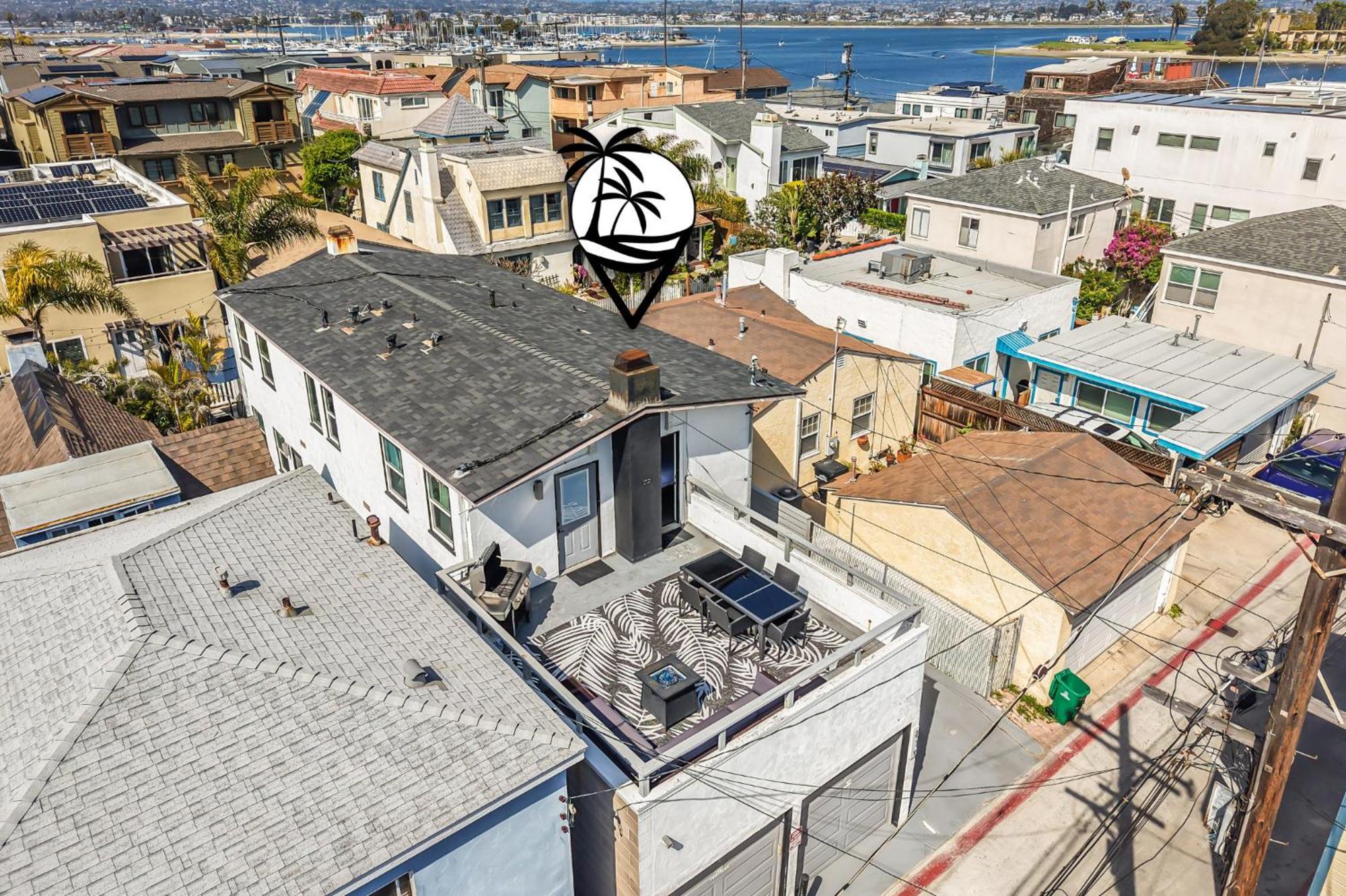 Mission Escape Near Ocean And Bay With Private Balcony Bbq And Garage Parking San Diego
